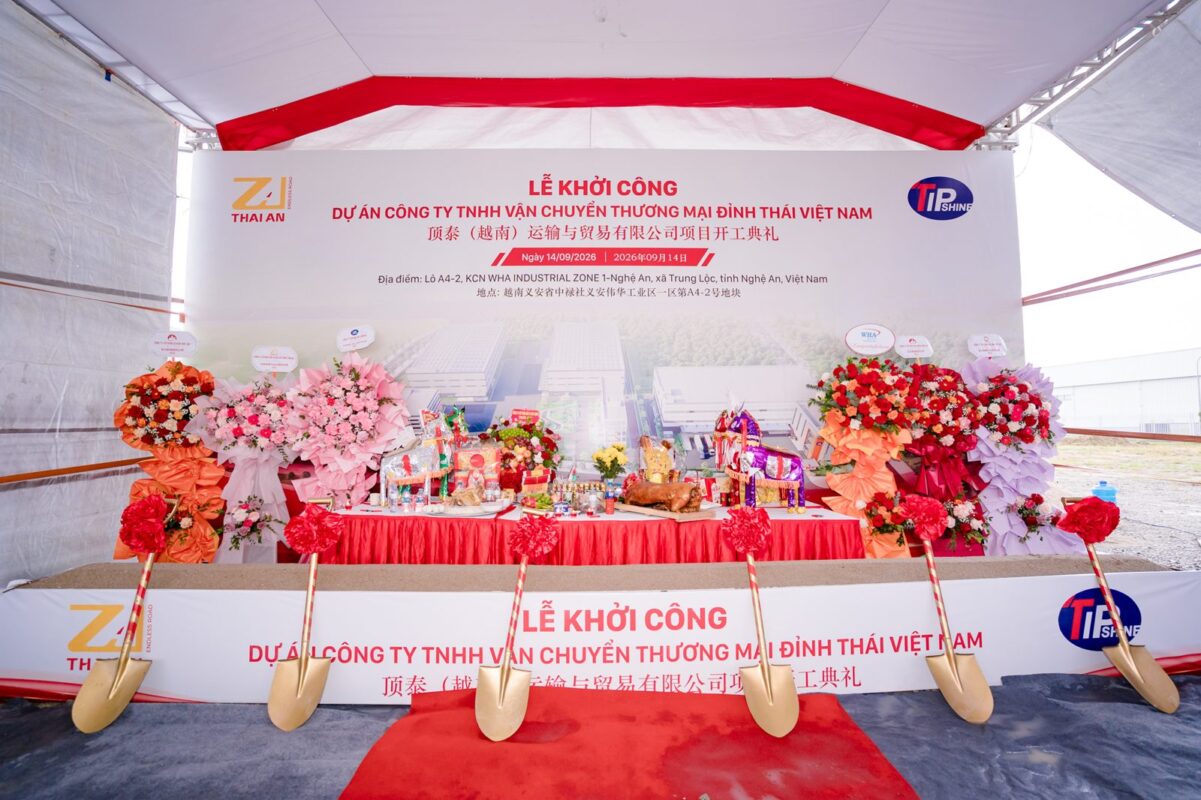 Sa bàn cát, xẻng vàng và backdrop lễ khởi công Đỉnh Thái Việt Nam