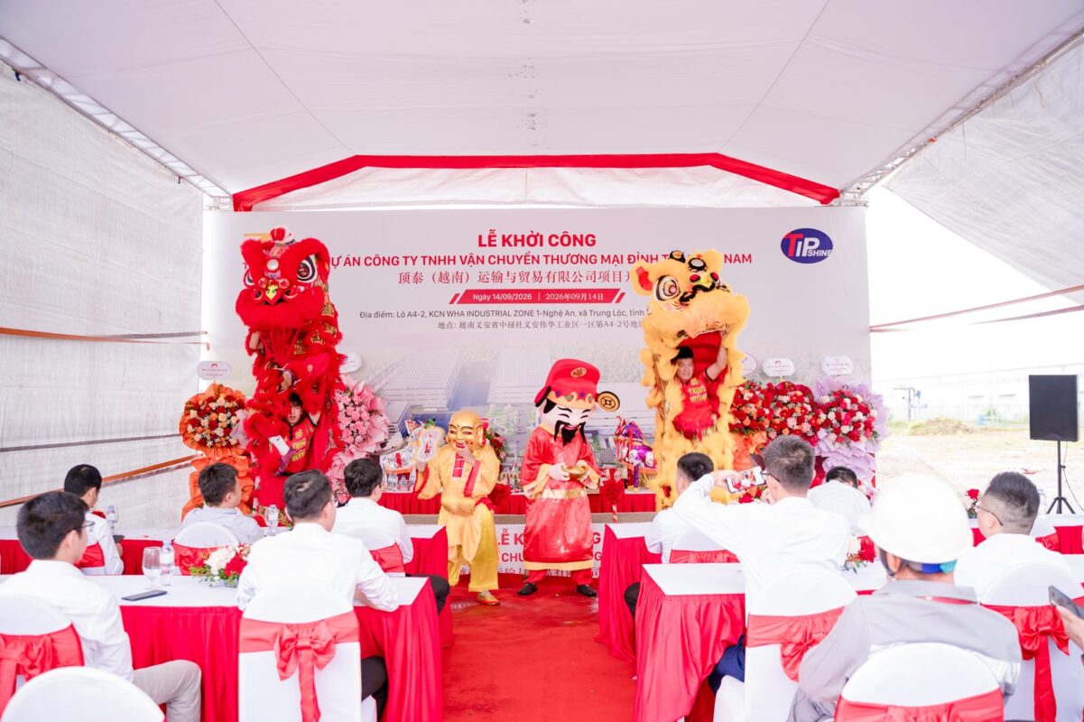 Lân sư rồng biểu diễn trước khách mời lễ khởi công