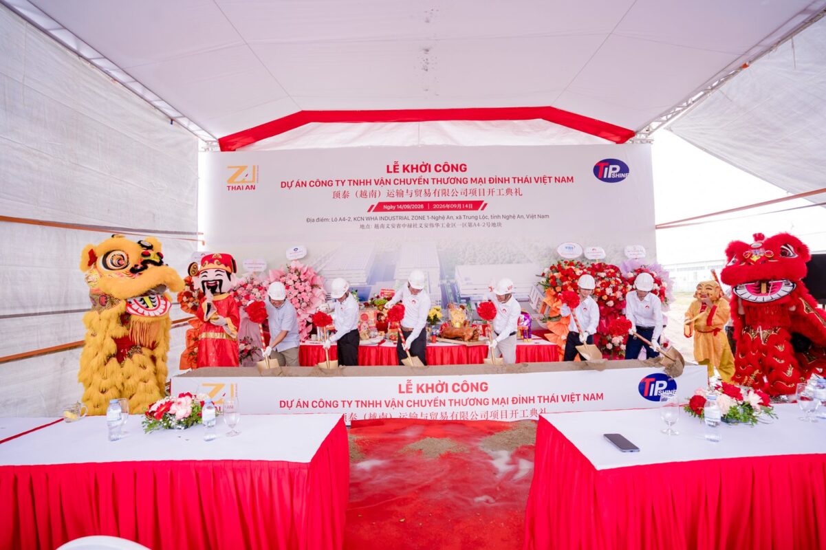 Lãnh đạo các bên xúc đất khởi công dự án Đỉnh Thái Việt Nam
